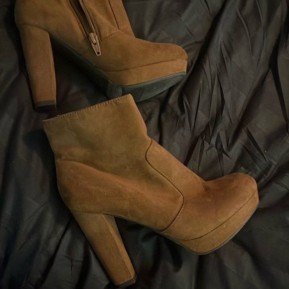 Boots - Picture 2 of 5